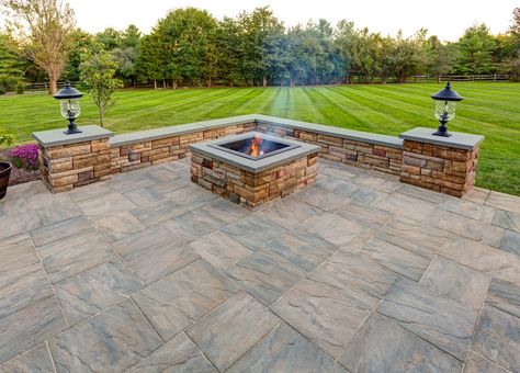 EP Henry pavers in Chiseled Stone patio with custom square fire pit and sitting wall in Cast Stone Wall. Stone Patio Designs, Concrete Patio Designs, Outdoor Fire Pit Designs, Patio Pavers Design, Wall Design Ideas, Patio Deck Designs, Stone Patio, Patio Garden Design, Backyard Fire