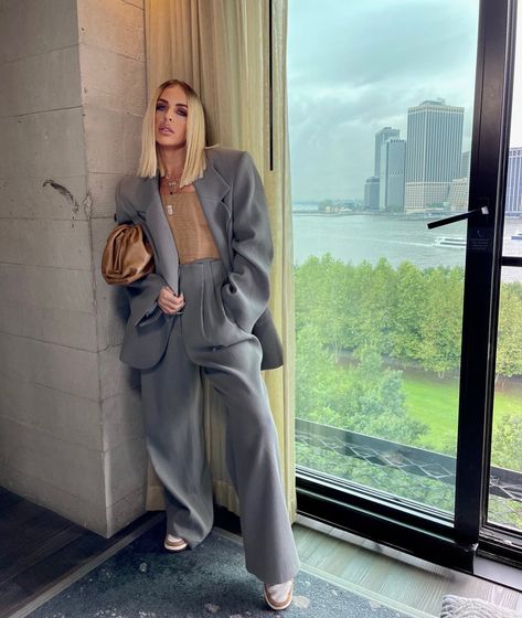 Maeve Reilly on Instagram: “NY I love you today and everyday” Bottega Pouch Outfit, Bottega Pouch, Maeve Reilly, Bottega Veneta The Pouch, Open Heart Necklace, Jacquie Aiche, Nike Dunks, Bottega Veneta, Suits For Women