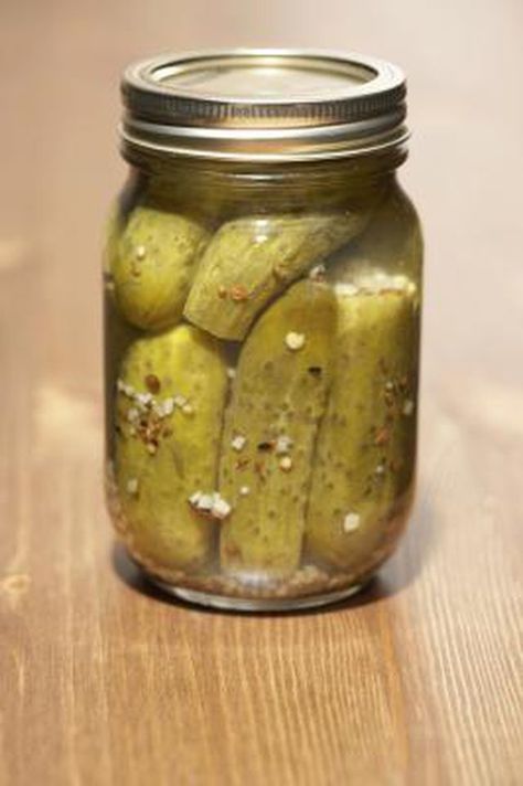 How Long Does It Take for Dill Pickles to Be Ready to Eat? Easy Dill Pickles, Drinking Pickle Juice, Making Dill Pickles, Refrigerator Pickles Dill, Kosher Dill Pickles, How To Make Pickles, Homemade Pickles, Pickle Juice, Pickling Cucumbers