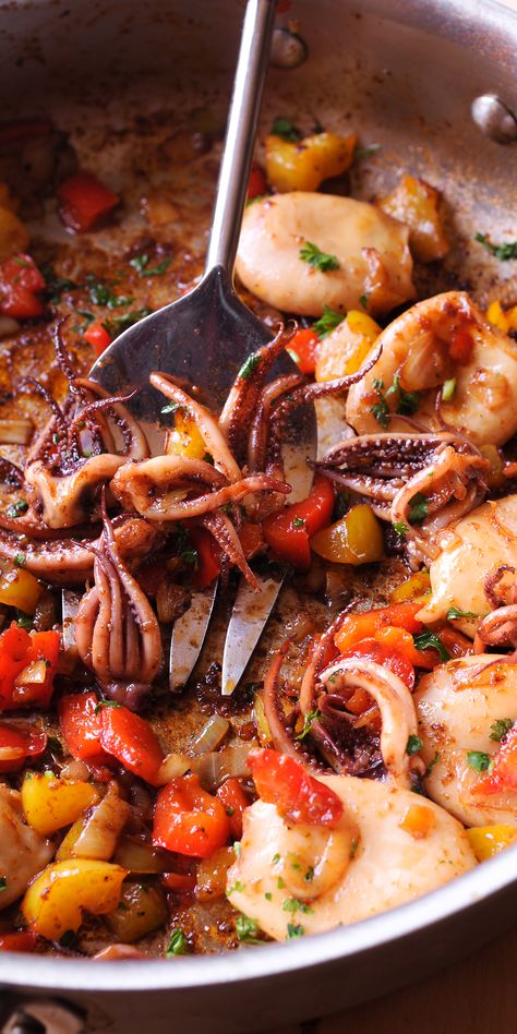 Frozen Calamari Recipes, Greek Calamari Recipes, Sauteed Calamari Recipes, Calimari Dishes, Calamari Recipes Sauteed, Sauteed Calamari, Seafood Chili, Calamari Pasta, Cooking Calamari