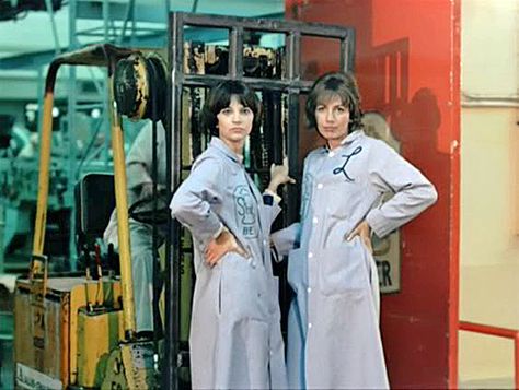 laverne and shirley Laverne And Shirley Costumes, Laverne And Shirley, Penny Marshall, Cindy Williams, Star Trek Convention, Laverne & Shirley, Blouse Nylon, 70s Tv Shows, Comedy Duos