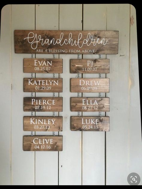 Grandparent Gifts Diy, Custom Name Sign, Diy Baby Gifts, Diy Wood Signs, Wood Ideas, Baby Diy, Family Wall, Grandparent Gifts, Diy Signs