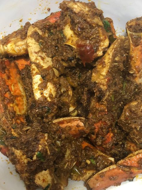 Coconut Chilli Crab (hot and spicy) Mamas Secret Recipes Chilli Crab Recipe, Coconut Slice, Crab Dishes, Chilli Recipes, Sour Taste, Crab Recipes, Food Info, Fried Onions, Secret Recipe