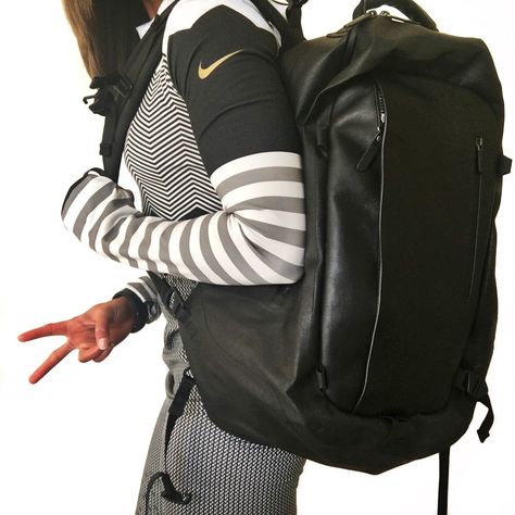 Nike Cheyenne 2000 Backpack Nike Bags, Sneaker Magazine, Best Boss, Streetwear Shop, Classic Backpack, Men's Backpack, New Nike, Black Backpack, Fun Bags