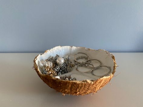 Clay Coconut, Coconut Jewelry Holder, Seashell Ring Holder Diy, Clay Shell Bowl, Clam Shell Jewelry Holder, Clay Jewellery Holder, Jewlery Holder, Coconut Jewelry, Diy Coconut