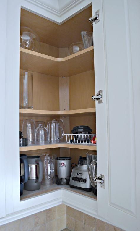 Upper Corner Kitchen Cabinet, Corner Kitchen Cabinets, Kitchen Corner Ideas, Kitchen Corner Cupboard, Upper Kitchen Cabinets, Corner Kitchen Cabinet, Corner Kitchen, Organized Kitchen, Kabinet Dapur