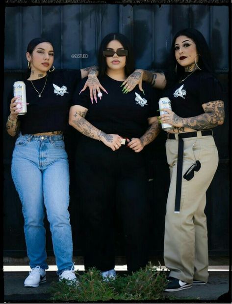 Chicana Outfits, Chola Style Outfits, Chola Outfits, Nail Photoshoot, Chola Aesthetic, Chola Outfit, Early 2000s Photoshoot, 2000s Photoshoot, Hispanic Aesthetic