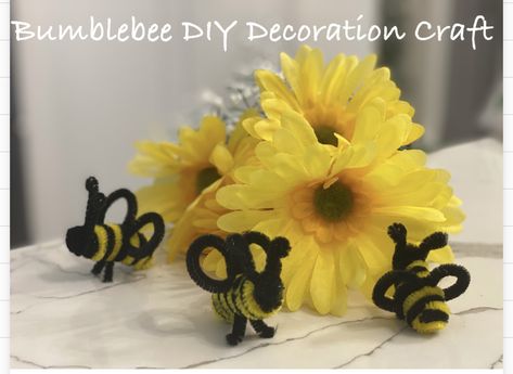 Beehive Tutorial, Making Bees, Bee Hives Diy, Paper Doily Crafts, Doily Crafts, Bumble Bee Craft, Bubble Bee, Recycled Toys, Pipe Cleaner Flowers