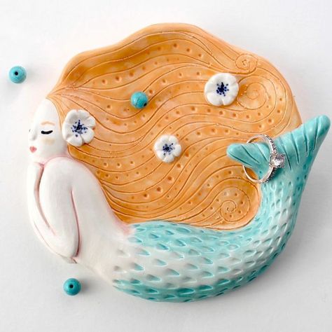 Ceramic Mermaid Pottery, Mermaid Clay Art, Mermaid Ceramics Ideas, Mermaid Ceramics, Pottery Mermaid, Mermaid Pottery, Clay Mermaid, Polymer Clay Mermaid, Ceramic Mermaid