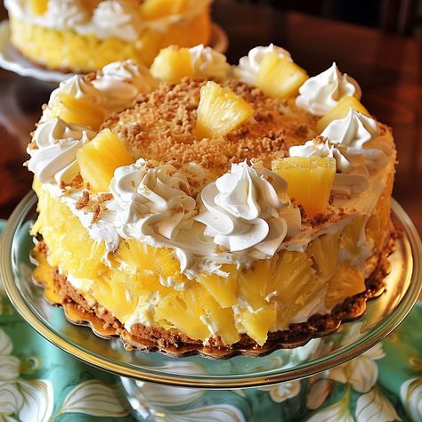 Hawaiian Pineapple Cake, Frozen Strawberry Lemonade Recipe, Hawaii Cake, Pineapple Delight, Pineapple Cake Recipe, Hawaiian Cake, Mexican Casserole Recipe, French Toast Casserole Recipes, Easy To Make Desserts