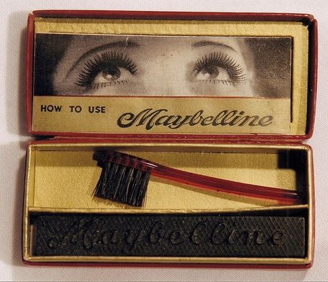 Maybelline Products, Rockabilly Makeup, Makeup History, Rapid Lash, Maybelline Mascara, Fiber Lash Mascara, Mascara Tips, How To Apply Mascara, Vintage Makeup