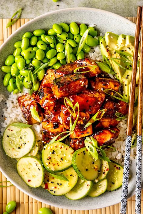 HONEY SRIRACHA GLAZED SALMON BOWLS Honey Siracha Salmon Bowl, Honey Sriracha Salmon Bowl, Asian Salmon Bowl, Siracha Salmon, Honey Sriracha Salmon, Salmon Bowl Recipe, 2025 Recipes, Sriracha Salmon, Salmon Bowls