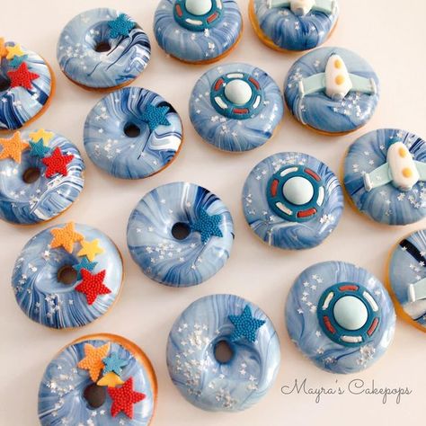 Mini Donut Design, Two The Moon Cupcakes, Nasa Birthday Party Ideas, Space Theme Party Food, Christmas Gender Reveal, Blue Donuts, Space Food, Party Food Themes, Astronaut Birthday