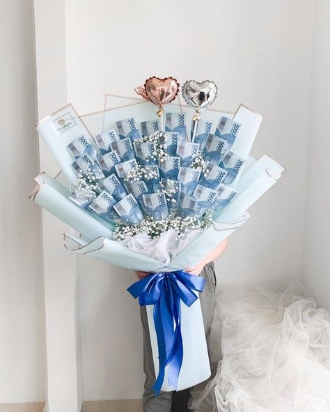 Bucket Money Flower, Bucket Uang 50 Rb, Buket Makeup, Money Bucket Flower, Philippines Money, Bucket Uang, Money Bouquets, Bouquet Diy Gift, Paper Flower Bouquet Diy