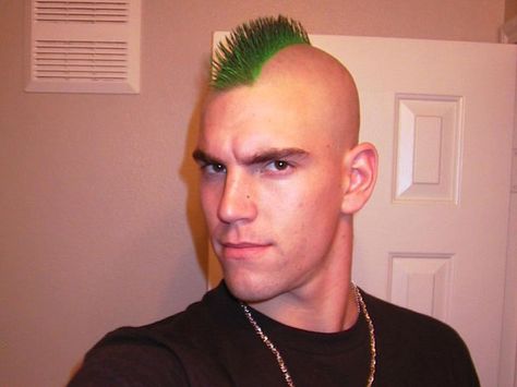 Green Mohawk, Punk Guys, Mohawk For Men, Punk Mohawk, Beard Images, Mohawk Haircut, Mohawk Hairstyles Men, Skinhead Fashion, Half Shaved Hair