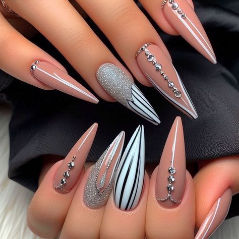 Nail Art Sparkle, Extra Birthday Nails, Bad And Boujee Nails, Nails Latina, Matte Stiletto Nails, Acrylic Nail Designs Classy, Red Chrome Nails, Boujee Nails, Classy Baddie Nails