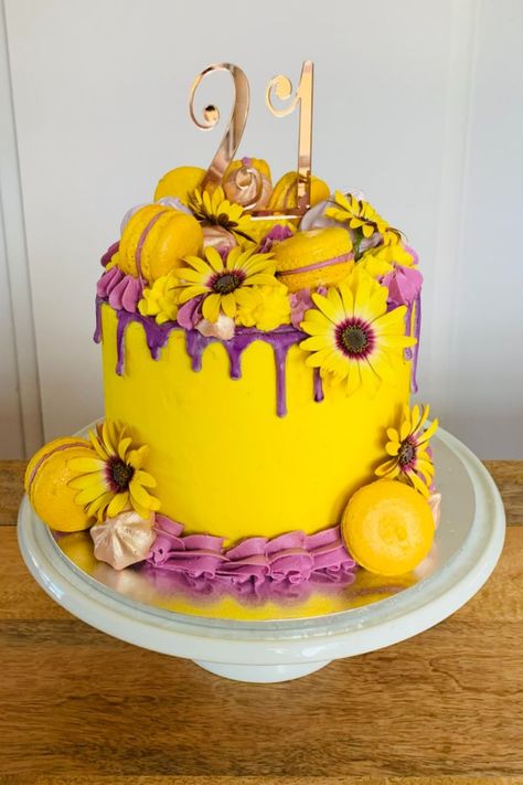 First ever post to Pinterest, This is a very bright Spring inspired 21st birthday cake. On the inside is rich chocolate mud cake layered with ganache and maraschino cherry compote. Purple And Yellow Cake, Purple Birthday Cake, Eerie Photography, Purple Cakes Birthday, Purple Cake, Purple Cakes, Purple Spring, Purple Birthday, 21st Birthday Cake