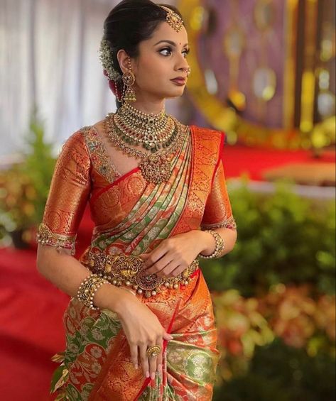 Traditional South Indian Look, Kanjivaram Saree Blouse, Indian Bride Jewelry, South Indian Look, South Indian Culture, South Indian Wedding Saree, South Indian Bride Saree, Latest Bridal Blouse Designs, Bridal Sarees South Indian