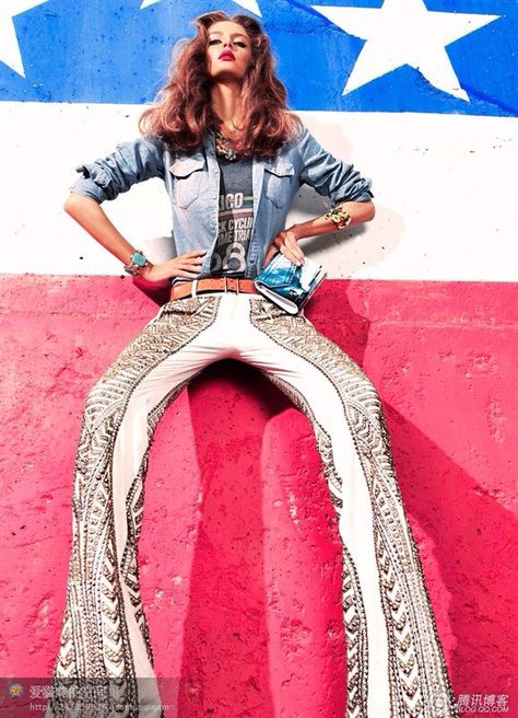 love the outfit.... American Flag Fashion, Vogue Spain, Harpers Bazaar, Fashion Editorial, American Women, Fashion Pictures, Red White And Blue, Vintage Tees, The Well