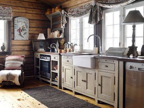 Homey Cottage, Farmers House, Euro Kitchen, Norwegian Cottage, Norwegian Kitchen, Norwegian Interior, Scandi Cottage, Nordic Cottage, Bedrooms Cozy