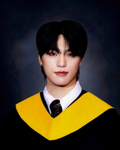 Dino Graduation, Univ Boys, Kpop Graduation, Pic Edits, Graduation Pic, Lee Chan, Grad Pic, Seventeen Wallpapers, Grad Pics