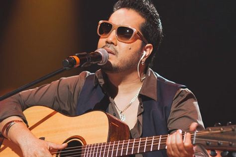 Mika Singh is an #Indiansinger, #composer, performer and #songwriter. http://bit.ly/1UlpB3Z Kapoor And Sons, Mika Singh, Pop Singers, Bollywood Celebrities, Model Release, Bollywood News, Round Sunglass Men, Hd Wallpaper, Songwriting