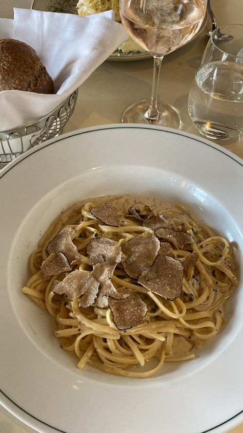 Pasta With Truffles, Truffle Pasta Aesthetic, Truffle Aesthetic, Italian Pasta Aesthetic, Pasta Aesthetic, Truffle Pasta, Pasta Plate, Cooking Chef, European Food