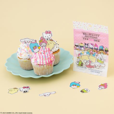 Cuteness overload with @HelloKitty and Friends wafer paper from @michaelsstores 💕 #hellokitty #sanrio #makeitwithmichaels #acfoodcrafting #cuteness #cupcakesofinstagram #cutecupcakes #cupcakedecorating #hellokittyfriends #cupcake Birthday Kawaii, Kawaii Theme, Cupcake Ideas, Wafer Paper, Cute Cupcakes, 10th Birthday, 7th Birthday, Cupcakes Decoration, Cuteness Overload