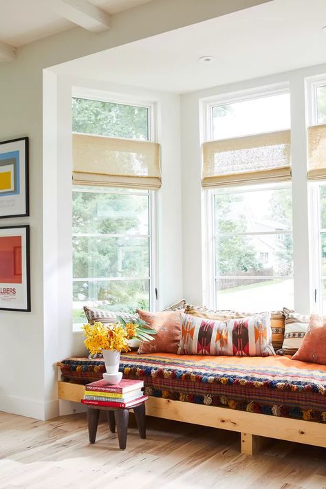 Window Bench Seating, Window Seat Living Room, Modern Window Seat, Bay Window Decorating Ideas, Window Seat Nook, Bay Window Benches, Window Seat Ideas, Bench Window Seat, Diy Window Seat