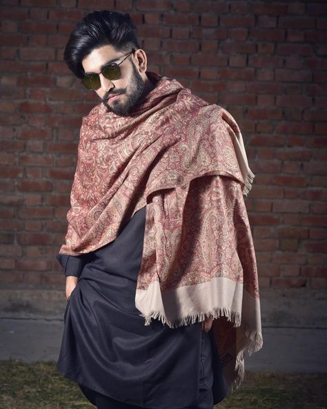 Kurta Pajama Men With Shawl, Mens Shawl With Kurta Pajama, Wedding Outfits Men Guest, Men Shawl Pakistani, Black Kurta Pajama Design, Kurta Pajama Men Punjabi, Wedding Outfits Men, Punjabi Kurta Pajama Men, Indian Wedding Outfits For Men