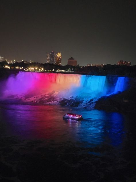 Niagara Falls, Canada Niagara Falls At Night, Niagara Falls Pictures, Falls Aesthetic, Niagara Falls Trip, Thea Stilton, Buffalo City, Niagara Falls Canada, Illustration Work, Night Scenery