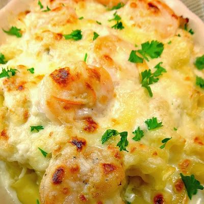 SEAFOOD PASTA BAKE @keyingredient #cheese #seafood #shrimp #casserole #italian Bake Shrimp, Seafood Pasta Bake, Resep Pasta, Resep Seafood, Seafood Bake, Baked Shrimp, Shrimp Dishes, Seafood Pasta, Think Food