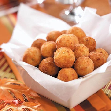 Fried Mashed Potato Balls Mashed Potato Balls Recipe, Fried Potato Balls, Fried Mashed Potato Balls, Fried Mashed Potatoes, Mashed Potato Balls, Potato Balls, Bacon Potato, Stuffed Potato Balls, Mashed Potato