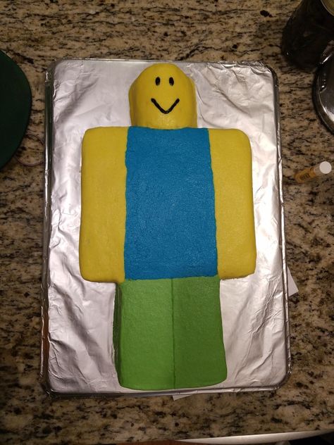 Roblox Noob cake for a Roblox party Roblox Birthday Cake Diy, Noob Cake, Diy Roblox Cake, Party Noob Regretevator, Roblox Cakes, Xbox Party, Roblox Birthday Party, Cake Bday, Roblox Birthday Cake