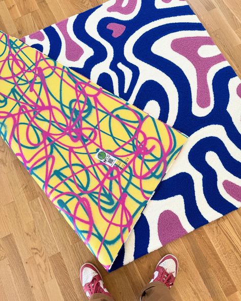 Wavy Rug, Tufting Art, Artistic Rugs, Contemporary Crafts, Carpet Design, Soft Sculpture, Artist On Instagram, Rug Design, Textile Art