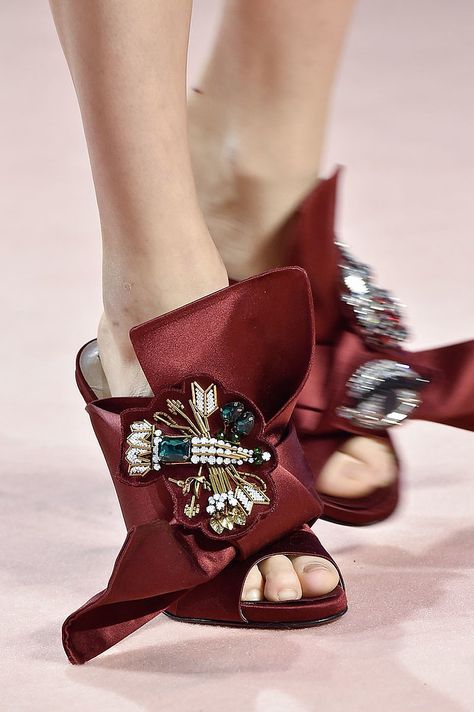 N21 Spring 2015 Runway Shoes, Sandals Outfit, Fabulous Shoes, Shoe Obsession, Shoe Lover, Beautiful Shoes, On Shoes, Nice Shoes, Shoe Collection