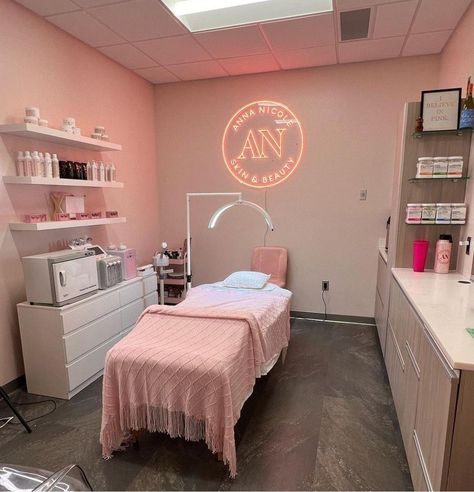 At Home Studio Ideas, Esthetician Studio Pink, Lip Filler Room Decor, Facial Spa Room Ideas Modern, Pink Spa Esthetic, Home Based Lash Room, Small Pmu Studio Ideas, Esthetician Room Pink, Pink Spa Room