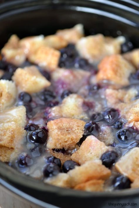 Slow Cooker Blueberry Bread Pudding Recipe Blueberry Bread Pudding Recipe, Slow Cooker Bread Pudding, Blueberry Bread Pudding, Crockpot Desserts, Slow Cooker Bread, Slow Cooker Breakfast, Crockpot Dinners, Sundae Bar, Crock Pot Desserts