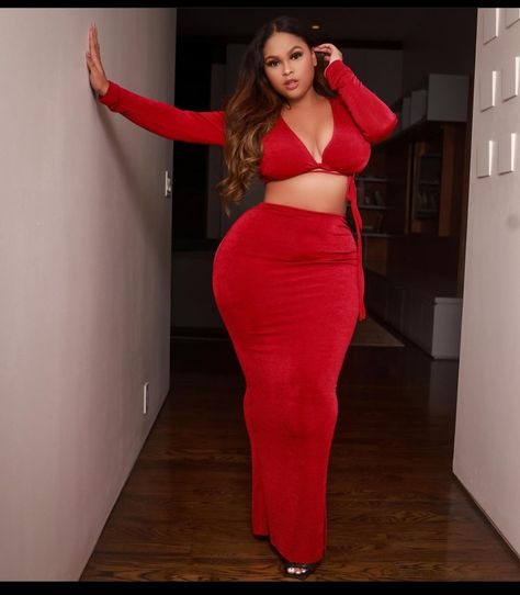 Burgundy Maxi Skirt, Red Dress Sleeves, Maxi Skirt Set, Burgundy Fashion, The Glow Up, High Rise Skirt, Red Skirt, Fashion Nova Tops, Crop Top And Shorts