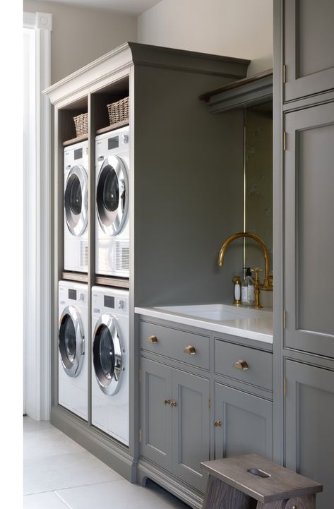 Soft Seating Area, Luxury Laundry, Room Design Inspiration, Utility Room Designs, Humphrey Munson, Dream Laundry Room, Open Plan Kitchen Living Room, Country House Design, Butler Sink