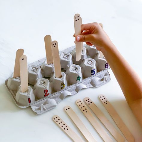 Teaching Colors To Toddlers, Kindergarten Coding, Diy Egg Carton, Hand Muscles, Game Diy, Diy Preschool, Montessori Toddler Activities, Craft Sticks, Egg Carton Crafts