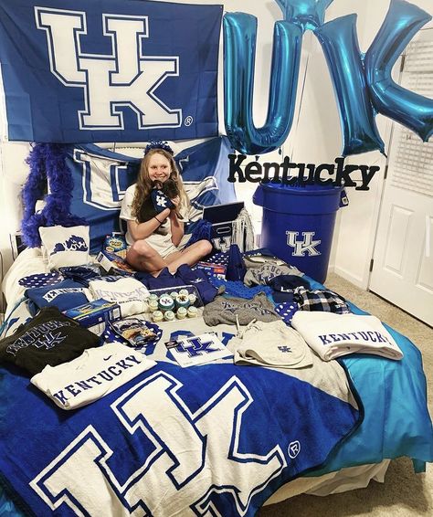 Uk Dorm Room University Of Kentucky, Kentucky University Aesthetic, Kentucky Graduation Party, University Of Kentucky Aesthetic, Academia Barbie, Reed Sheppard, Graduation Party University, University Of Kentucky Dorm, College Announcements