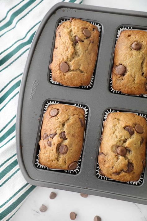 Chocolate Chip Banana Bread Mini-Loaves - Pretty Providence Mini Banana Bread Loaves Chocolate Chips, Mini Loaf Pan Banana Bread Recipes, Banana Mini Loaf Recipe, Chocolate Chip Banana Bread Mini Loaves, Banana Chocolate Chip Mini Loaves, Easy Mini Banana Bread Loaves, Mini Chocolate Chip Loaf, Mini Loaves Of Bread For Gifts, Pampered Chef Mini Loaf Pan Recipes