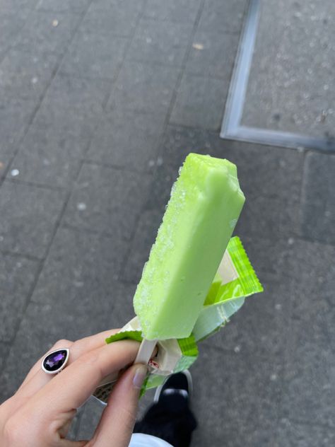 Melona Ice Cream, Korean Ice Cream, Green Ice Cream, Green Queen, Yummy Ice Cream, Japan Food, Cafe Food, Food Obsession, Yummy Food Dessert