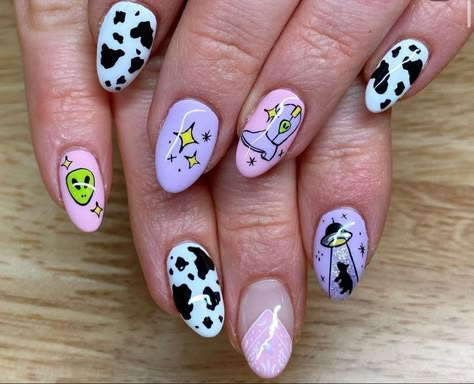 Cowgirl Nails Designs Westerns, Space Cowboy Nails, Space Cowgirl Nails, Nail Simple Art, Cowgirl Nail Ideas, Alien Nails Design, Cowgirl Nails Designs, Nail Ideas Western, Alien Cowgirl