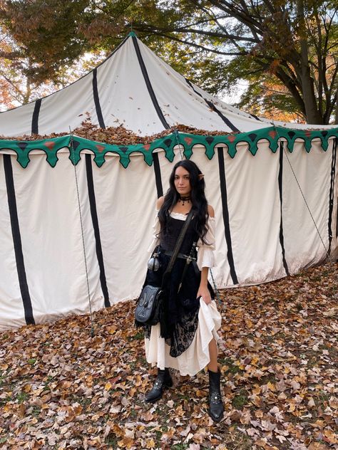 Renaissance faire , cottage core , witch , ren faire costume , fairy core , costume , wench , pirate , corset Ren Faire Costume Pirate, Black Ren Faire Outfit, Ren Faire Pirate Woman, Renassiance Fair Outfits, Medieval Aesthetic Outfit, Renfaire Inspiration, Fairycore Costume, Renfaire Outfit, Fantasy Festival