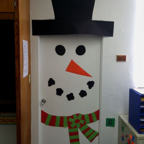 Snowman door decoration Classroom Christmas Decorations, Christmas Door Decorating Contest, Christmas Classroom Door, Christmas Door Decoration, Door Decorating Contest, Snowman Door, Door Decorating, Christmas Traditions Family, Easy Christmas Decorations