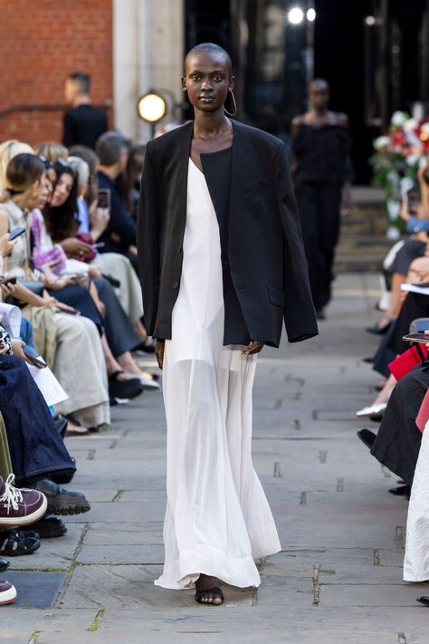 Eudon Choi RTW Spring 2024 [PHOTOS] – WWD Eudon Choi, Oversized Silhouette, Spring 2024, Fashion Week Spring, London Fashion Week, Sustainable Fashion, Fashion News, Latest Trends, Fashion Week