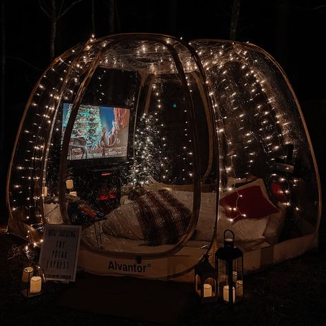 Igloo Aesthetic, Picnic Planning, Aesthetic Dinner, Christmas Movie Night, Bubble Tent, Picnic Decorations, Planning Business, Polar Express, Christmas Movie