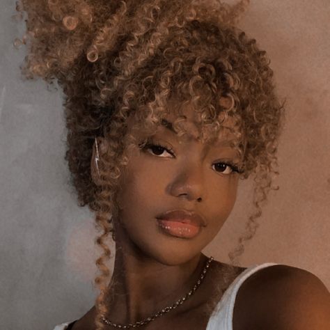 — cecilia chancez icons like/reblog if saved ©... Blonde Afro, Dyed Curly Hair, Blonde Curly Hair, Blonde Hair Girl, Dyed Hair Inspiration, Curly Hair Extensions, Colored Curly Hair, Black Curly Hair, Curly Girl Hairstyles